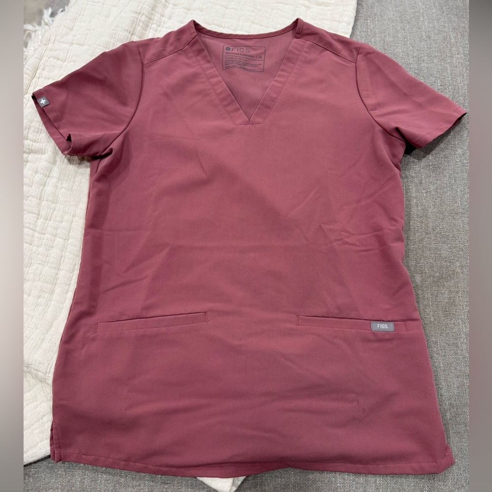 Figs Women's Short‎ Sleeve Scrub Top in Dusty Rose XS scrubs